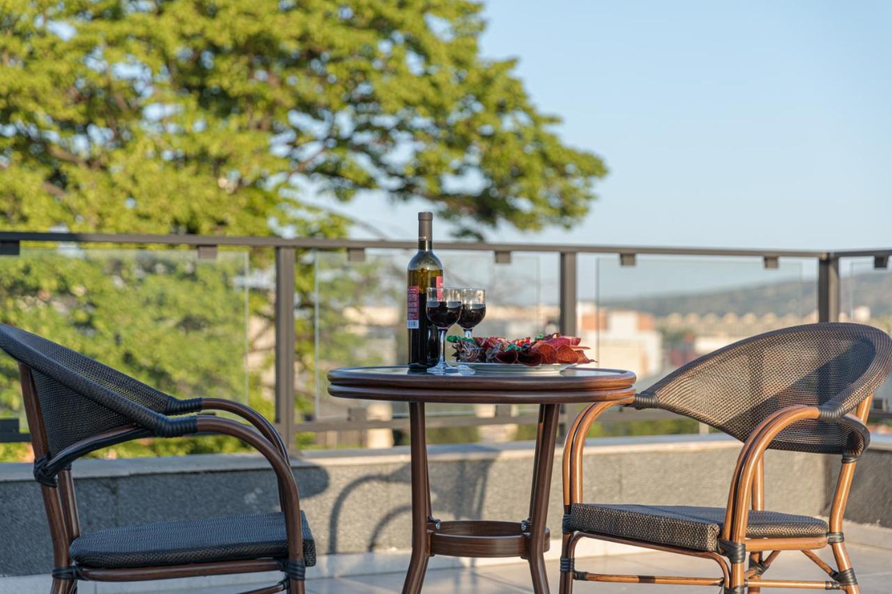 Vinum Hotel Тбилиси Экстерьер фото