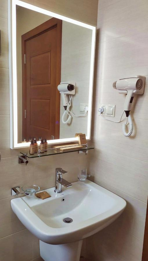 Vinum Hotel Тбилиси Экстерьер фото