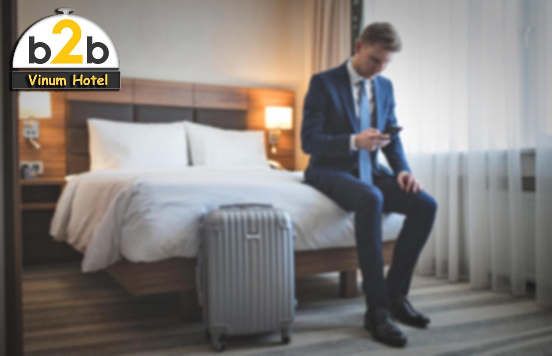Vinum Hotel Тбилиси Экстерьер фото